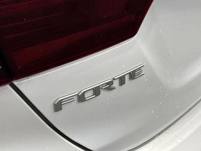 Photo of 2024 Snow White Pearl Kia Forte