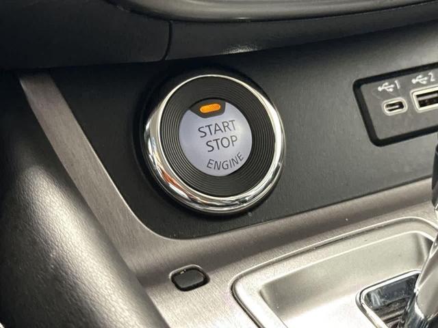 Photo of 2024 Pearl White Tricoat Nissan Murano