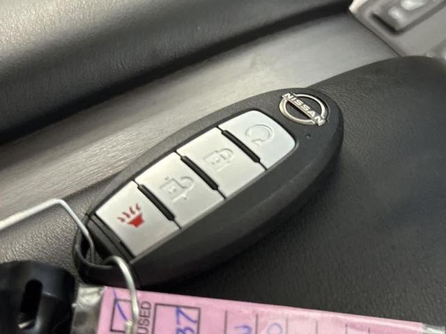 Photo of 2024 Pearl White Tricoat Nissan Murano