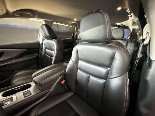 Photo of 2024 Pearl White Tricoat Nissan Murano