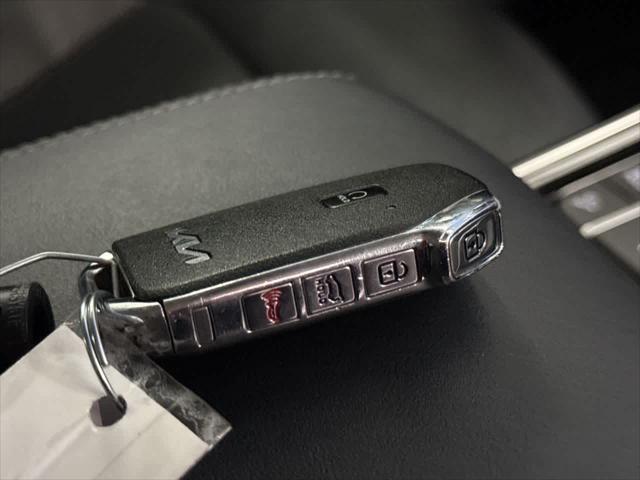 Photo of 2023 Wolf Gray Kia Sorento