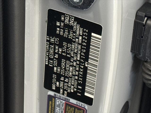 Photo of 2023 Wolf Gray Kia Sorento