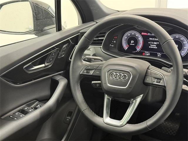 Photo of 2025 Mythos Black Metallic Audi Q7