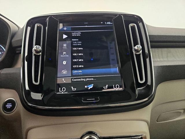 Photo of 2022 Gray Volvo XC40