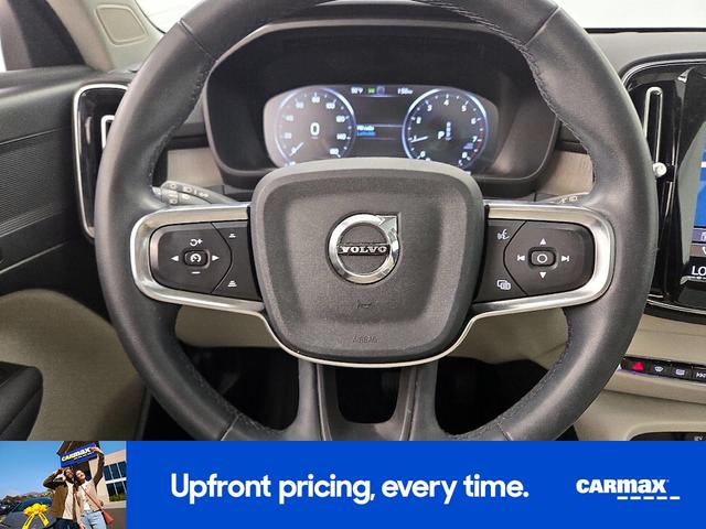 Photo of 2022 Gray Volvo XC40