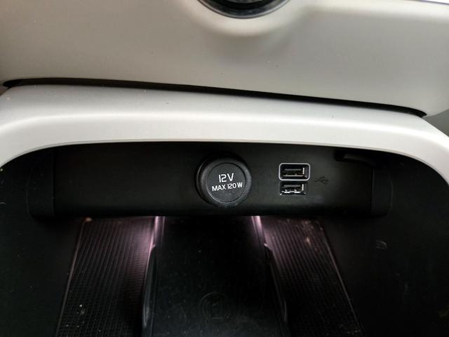 Photo of 2022 Gray Volvo XC40