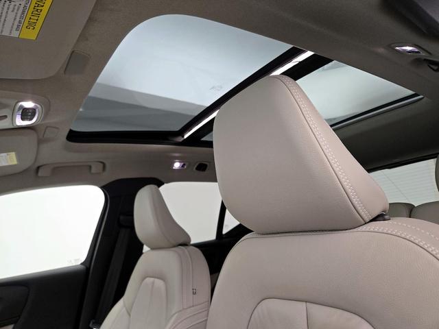 Photo of 2022 Gray Volvo XC40
