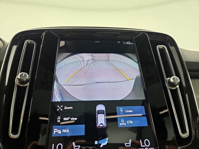 Photo of 2022 Gray Volvo XC40