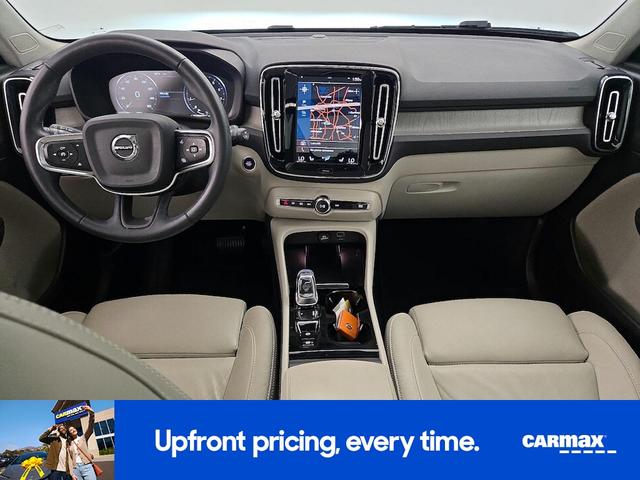 Photo of 2022 Gray Volvo XC40