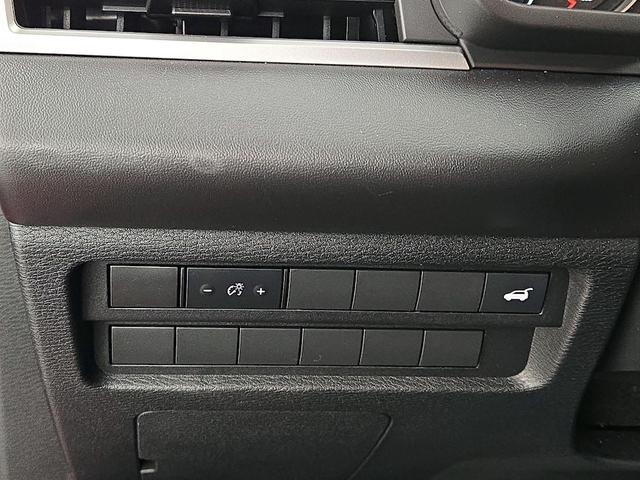 Photo of 2022 Red Mitsubishi Outlander