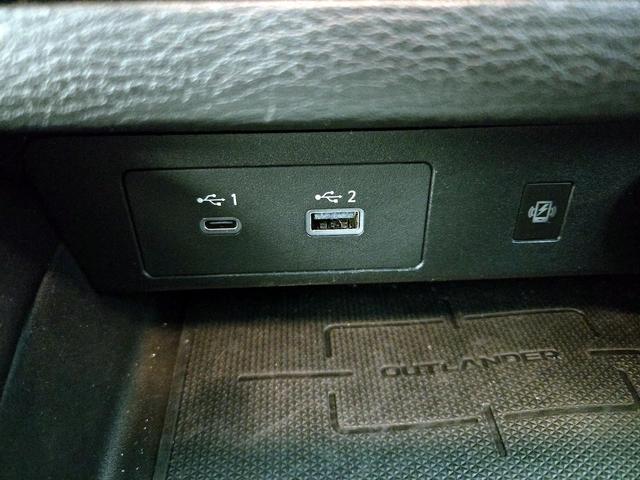 Photo of 2022 Red Mitsubishi Outlander
