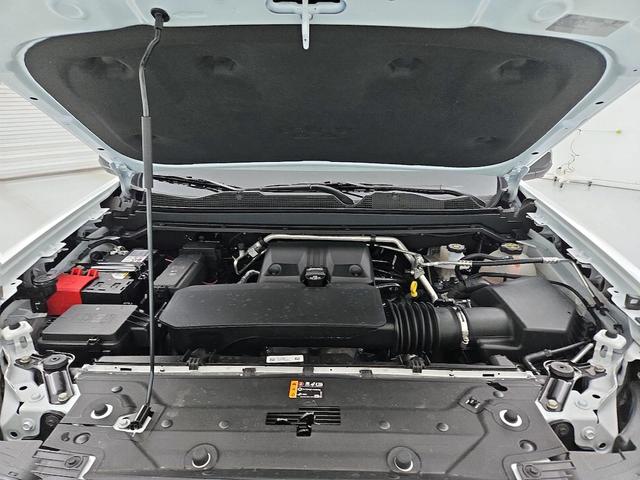 Photo of 2025 White Chevrolet Colorado