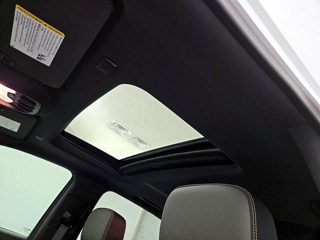 Photo of 2025 White Chevrolet Colorado