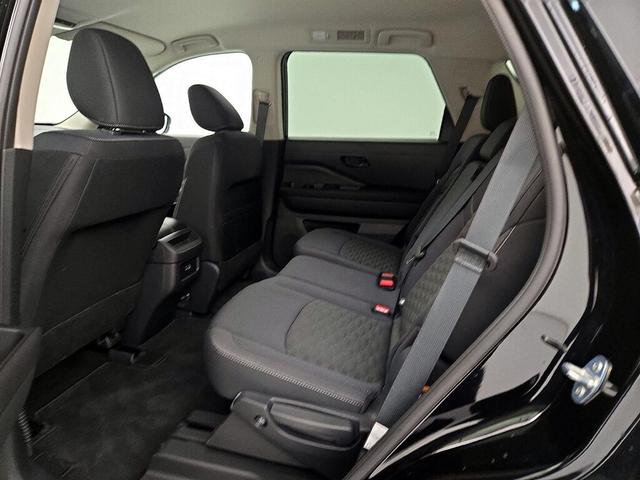 Photo of 2024 Black Nissan Pathfinder