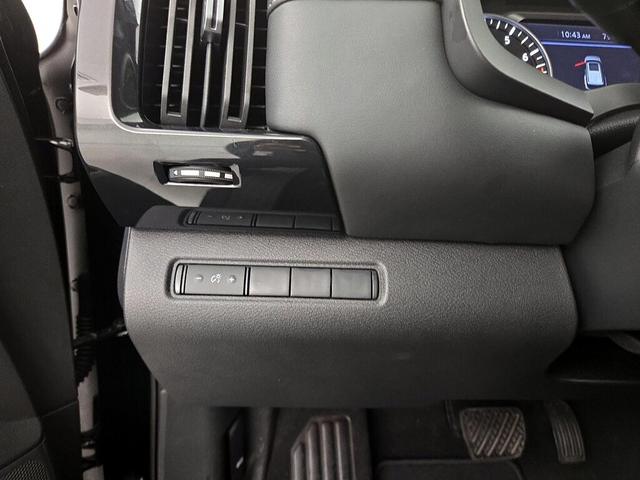 Photo of 2024 Black Nissan Pathfinder