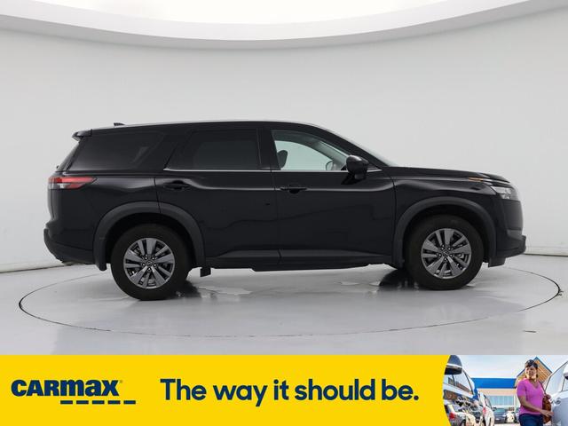 Photo of 2024 Black Nissan Pathfinder