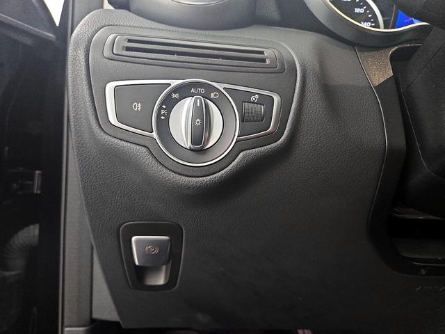 Photo of 2022 Black Mercedes-Benz GLC 300