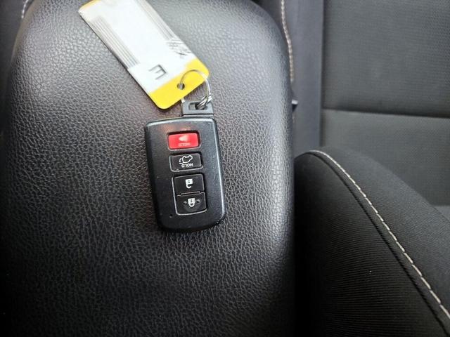 Photo of 2018 Gray Toyota RAV4
