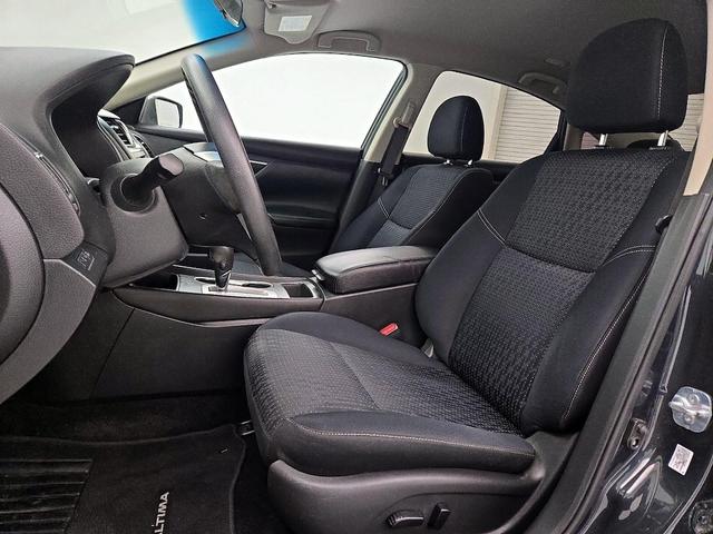 Photo of 2017 Blue Nissan Altima