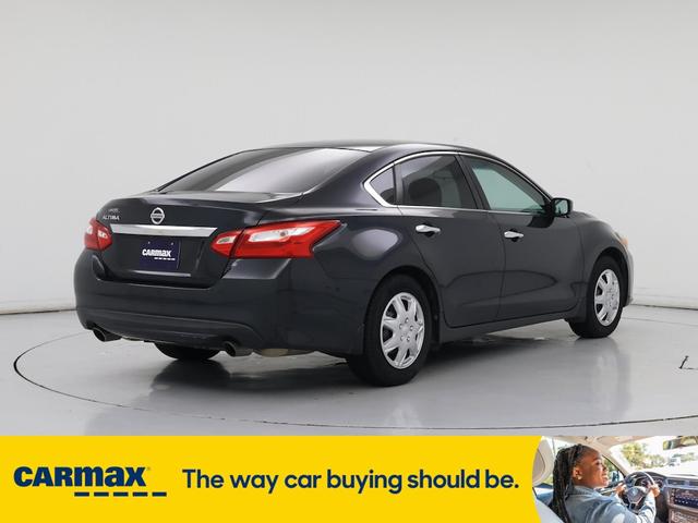 Photo of 2017 Blue Nissan Altima