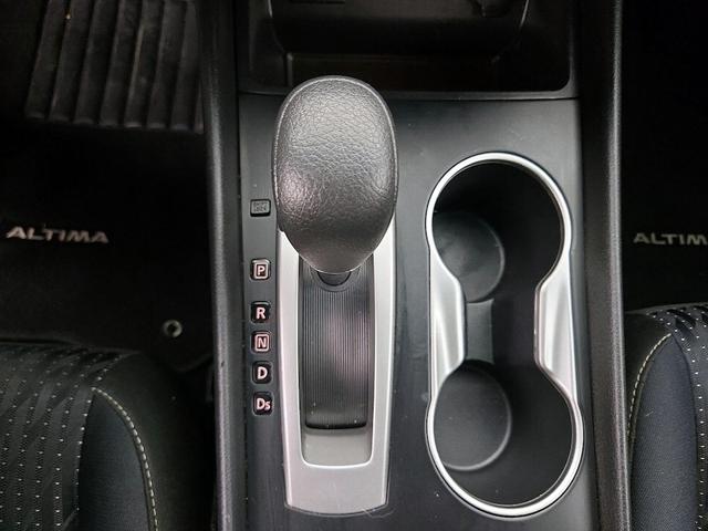 Photo of 2017 Blue Nissan Altima