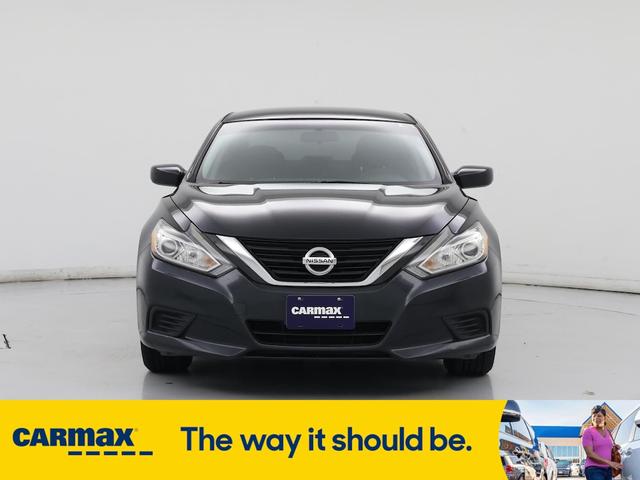 Photo of 2017 Blue Nissan Altima