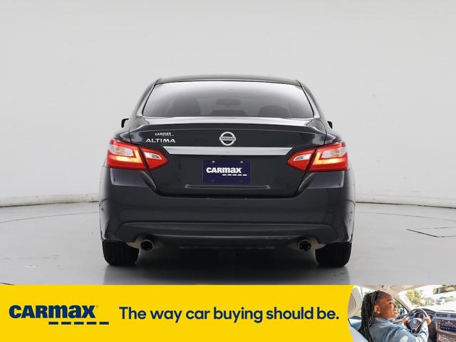 Photo of 2017 Blue Nissan Altima