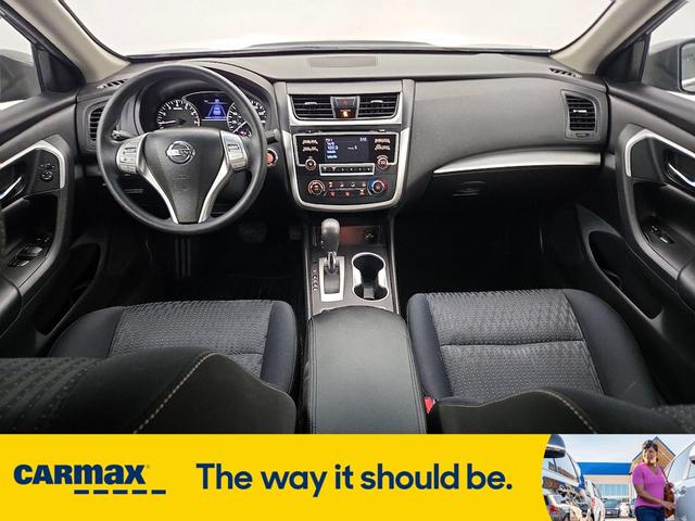 Photo of 2017 Blue Nissan Altima