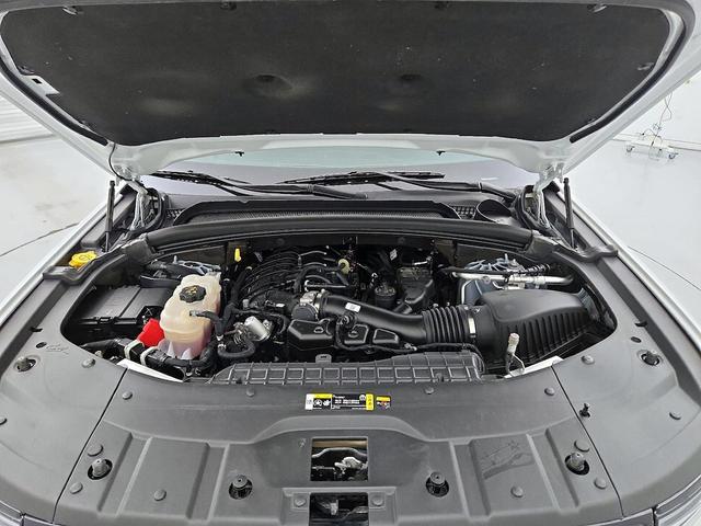 Photo of 2024 White Jeep Grand Cherokee L