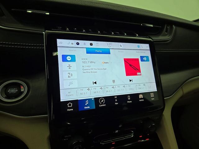 Photo of 2024 White Jeep Grand Cherokee L