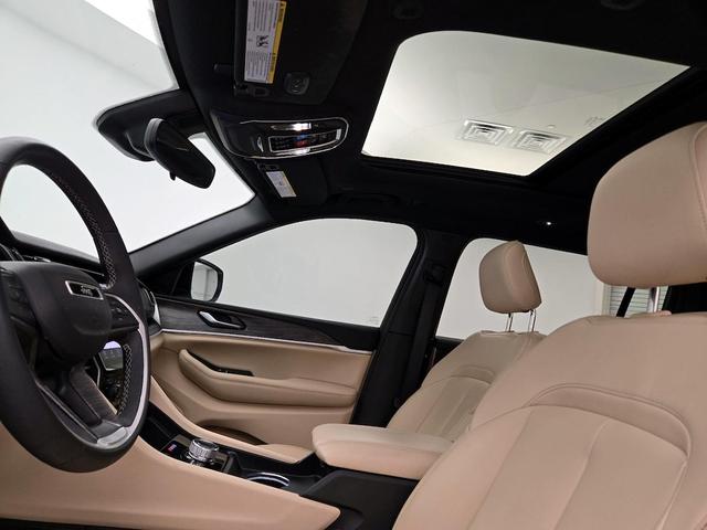Photo of 2024 White Jeep Grand Cherokee L
