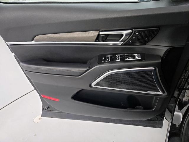 Photo of 2020 Black Kia Telluride