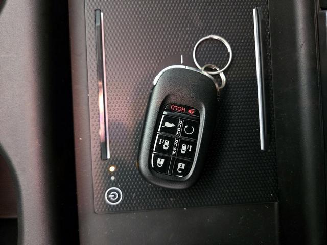 Photo of 2025 Silver Honda Odyssey