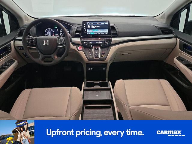 Photo of 2025 Silver Honda Odyssey