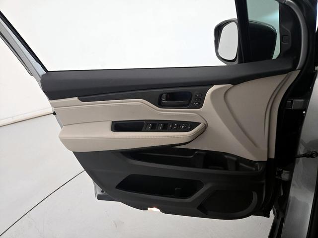 Photo of 2025 Silver Honda Odyssey