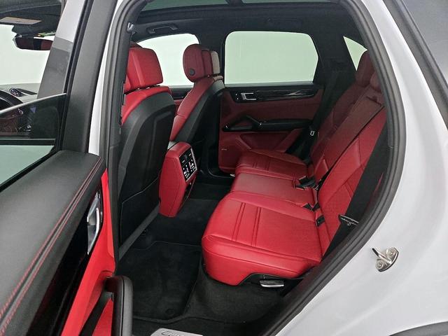 Photo of 2020 White Porsche Cayenne