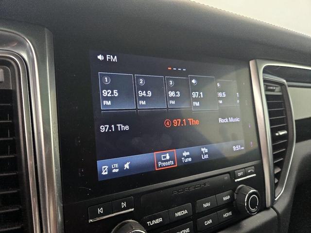 Photo of 2018 Black Porsche Macan