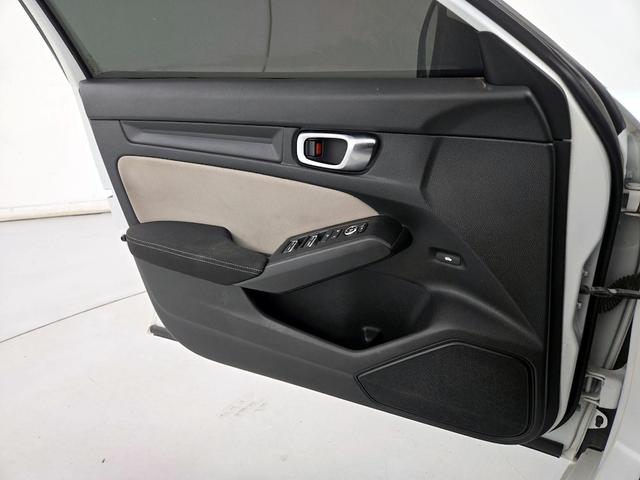 Photo of 2022 White Honda Civic