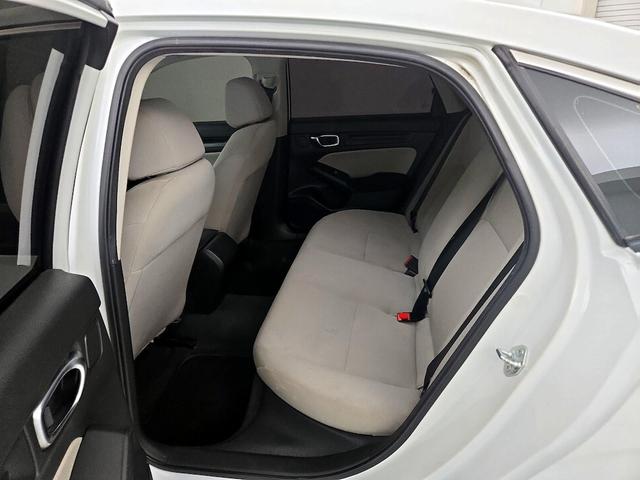 Photo of 2022 White Honda Civic