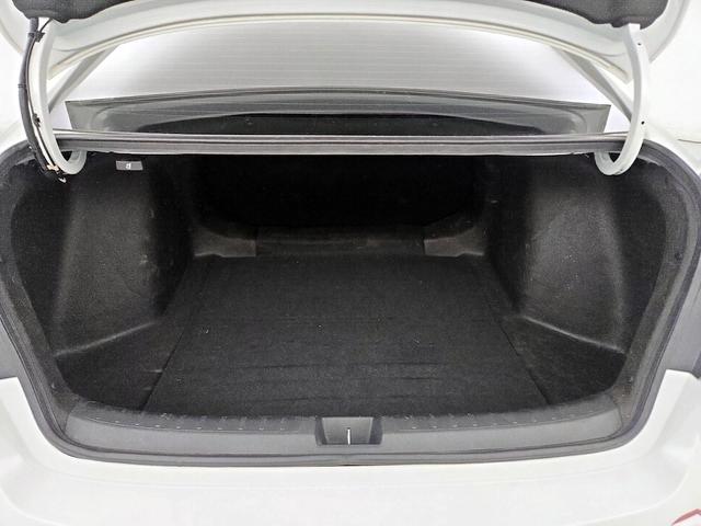 Photo of 2022 White Honda Civic