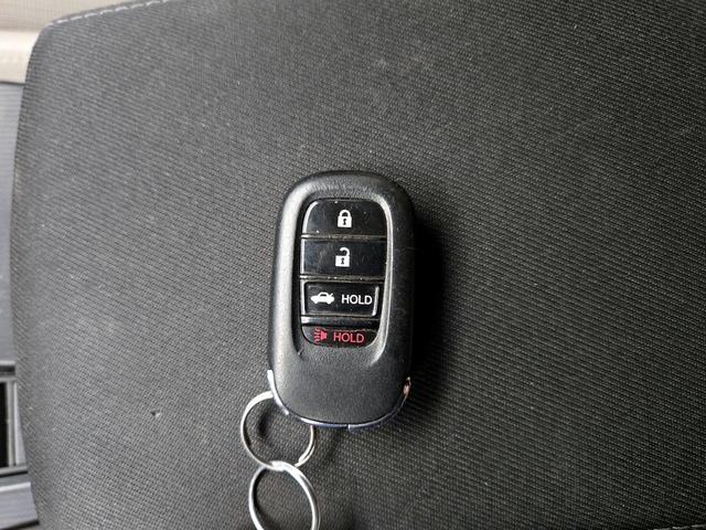 Photo of 2022 White Honda Civic