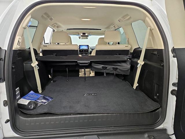 Photo of 2023 White Lexus GX 460
