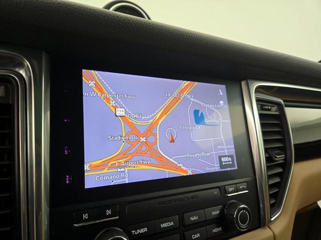 Photo of 2018 White Porsche Macan