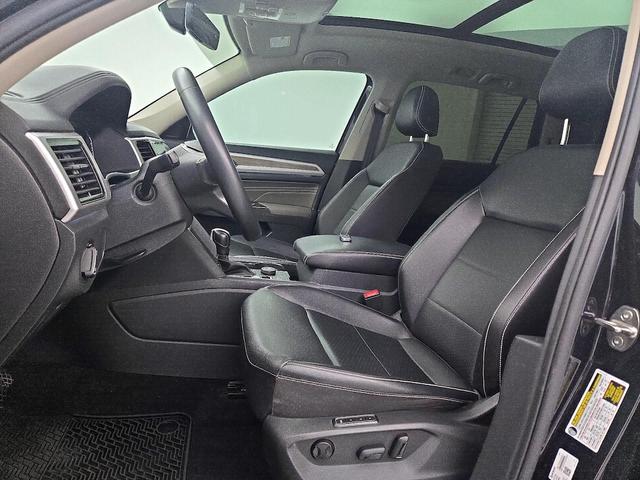 Photo of 2022 Black Volkswagen Atlas
