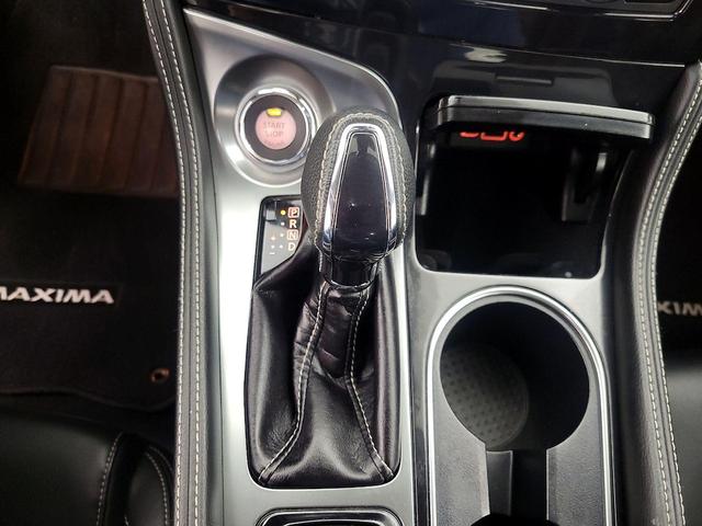 Photo of 2022 Silver Nissan Maxima