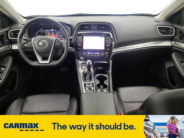 Photo of 2022 Silver Nissan Maxima