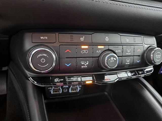 Photo of 2022 White Dodge Durango