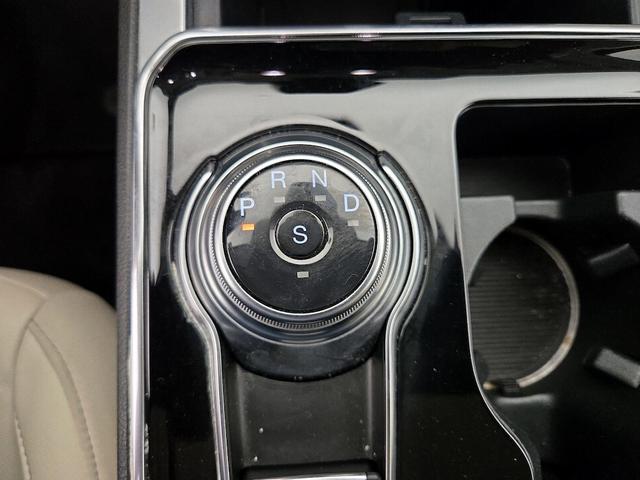 Photo of 2020 White Ford Edge