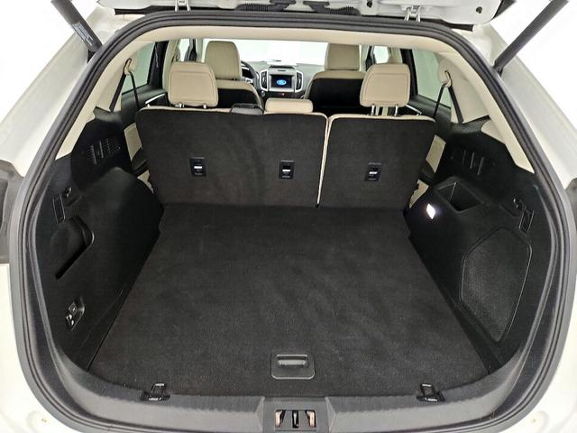 Photo of 2020 White Ford Edge
