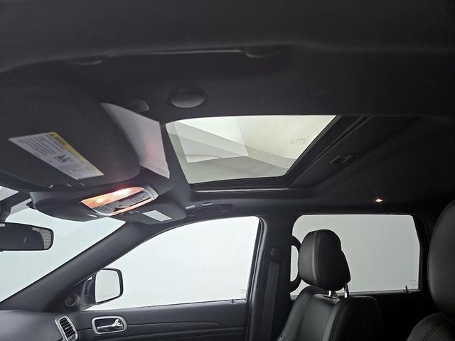 Photo of 2021 White Jeep Grand Cherokee